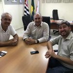Deputado e prefeito de Itatinga discutem reforma de escola