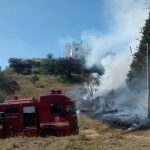 Bombeiros acionados para apagar incêndio no Morro da Igreja de Santo Antonio, em Rubião Jr