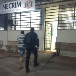 Homem sob efeito de álcool briga e joga a esposa do carro. Agressor é preso em Itatinga