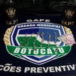 Rapaz é preso fazendo tráfico em Praça do Jardim Monte Mor