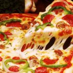 Meninas de 13 e 15 anos assaltam mototaxista: levaram 2 pizzas, refri e dinheiro