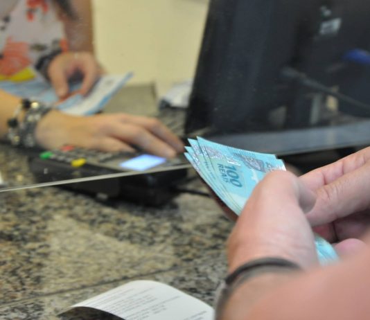Prefeitura antecipa salário de dezembro e soma R$ 32 milhões injetados na economia da Cidade no último mês