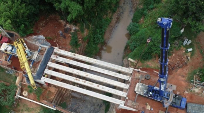 Ponte da Rua Rafael Sampaio recebe instalação de vigas