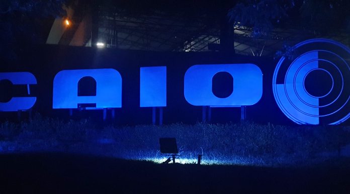 Caio faz iluminação especial na fábrica para comemorar aniversário de Botucatu