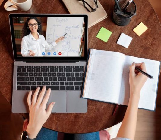 Unesp seleciona alunos para receber notebooks para aulas remotas