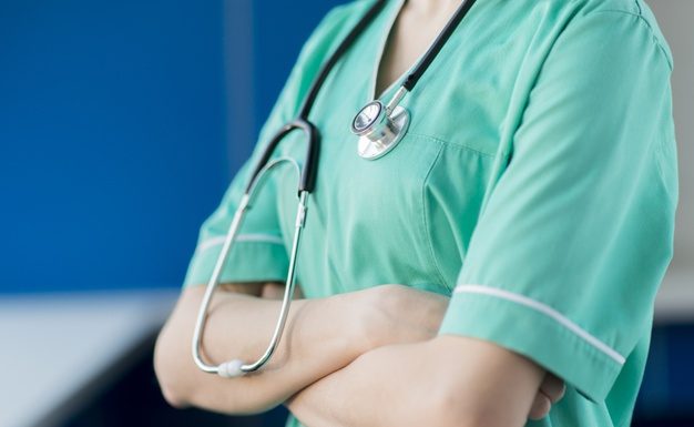 Hospital da Unimed Botucatu abre vagas para enfermeiro(a) e técnico(a) de enfermagem