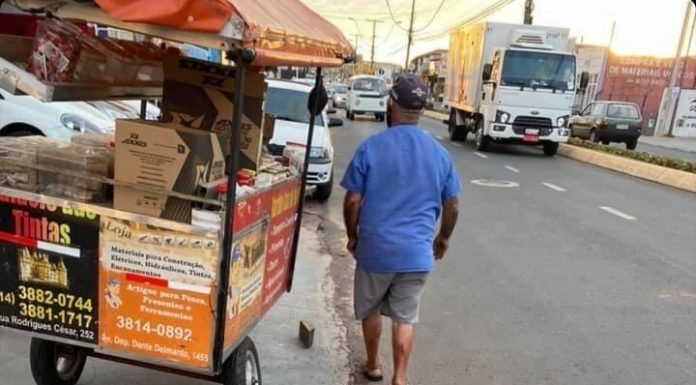 Botucatu: Carrinho de temperos do Sr. Domingos tombou e ele teve grande prejuízo. Ajude e compartilhe