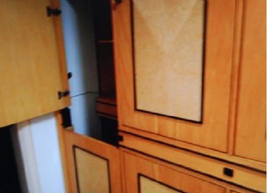 Botucatu: Procurado é preso após ser flagrado escondido dentro de guarda-roupa na casa da mãe