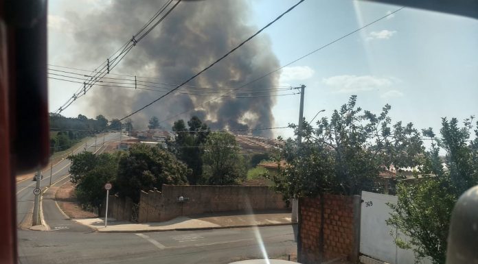 Botucatu: Grande incêndio queima mais de 30 mil metros quadrados de área verde na região da Estrada do Araquá