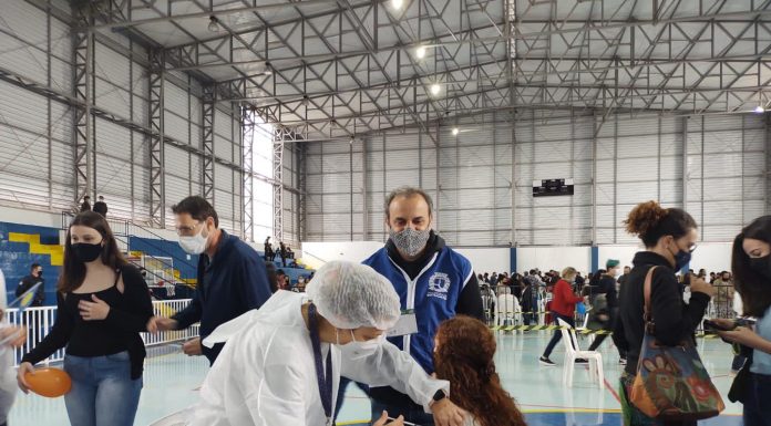 Botucatu: Mais de 4,1 mil adolescentes foram vacinados neste domingo contra Covid. 2ª dose será dia 21 de novembro
