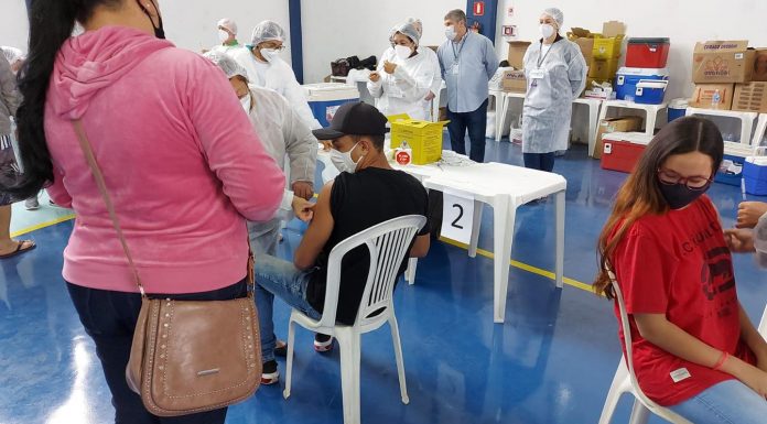 Botucatu: Mais de 1,5 mil adolescentes foram vacinados contra Covid nas primeiras horas. Vacinação ocorre até às 16 horas