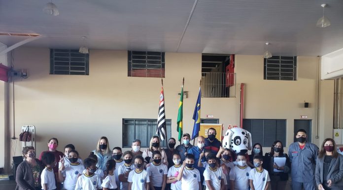 Botucatu: Alunos da Rede Municipal recebem certificação do “Programa Bombeiros na Escola”