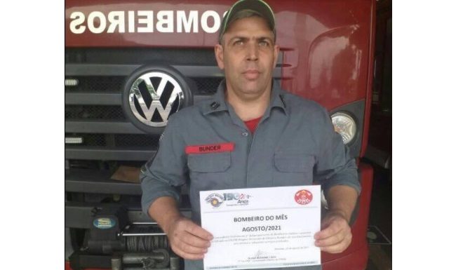 Botucatu: Cabo Bunder é escolhido o Bombeiro do Mês de Agosto pelo bom atendimento à população