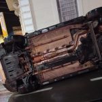 Botucatu: Carro tomba na Avenida Santana, próximo ao semáforo