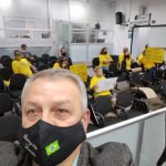 Botucatu: Com cartazes, grupo protesta dentro da Câmara contra a visita de Boulos à Casa de Leis