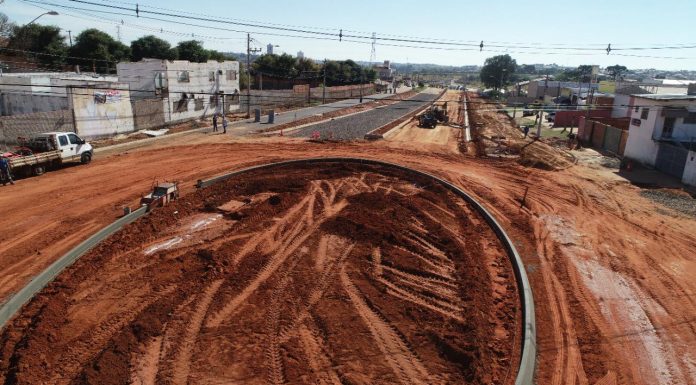 Botucatu: Obra da nova Rotatória da Rodovia Gastão Dal Farra está avançando, destaca o Prefeito Pardini