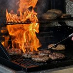 Botucatu: Hamburgueria abre vaga para churrasqueiro