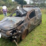 Botucatu: Carros arrastados durante o temporal são retirados de dentro do Córrego Água Fria; Veja fotos