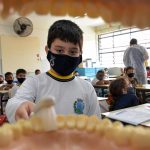 Botucatu: Alunos da da Rede Municipal recebem doação de 7 mil kits de escovação da Associação Paulista de Dentistas