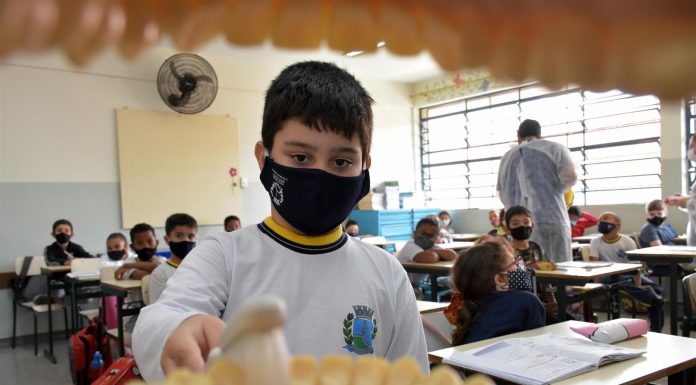 Botucatu: Alunos da da Rede Municipal recebem doação de 7 mil kits de escovação da Associação Paulista de Dentistas