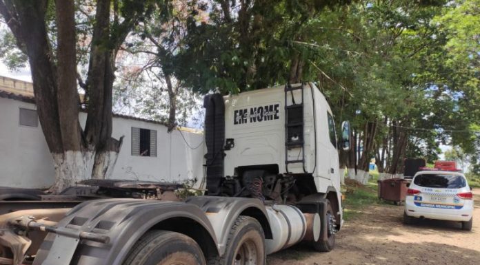 Botucatu: GCM localiza caminhão abandonado que havia sido roubado em Carapicuíba
