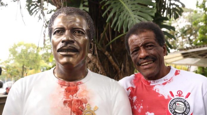 Botucatuense Zé Maria é homenageado pelo Corinthians com um busto no Parque São Jorge