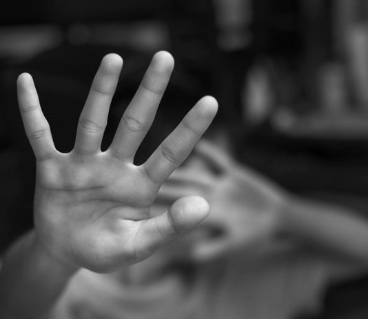 São Manuel: Mãe denuncia homem que espancou seu filho de 12 anos e outras crianças no Poliesportivo