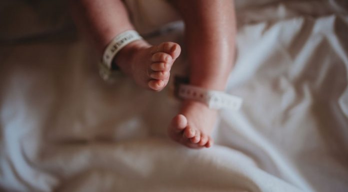 Botucatu: Primeiro bebê que nasceu no HC em 2022 é uma menina