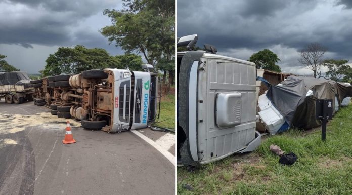 Carreta com 50 toneladas de celulose tomba e fecha alça de acesso da Marechal Rondon em São Manuel