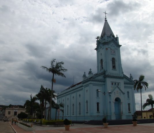 Bofete proíbe igrejas e cultos após às 22 horas em função do aumento de casos de Covid