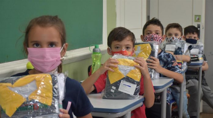 Botucatu: Alunos da Rede Municipal já começaram a receber os uniformes nesta segunda-feira