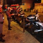 Botucatu: PM apreende motos com escapamentos irregulares para coibir o barulho excessivo no trânsito