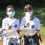 Botucatu: Alunos da Rede Municipal comemoram o Dia Mundial da Água com soltura de peixes no Ribeirão Lavapés