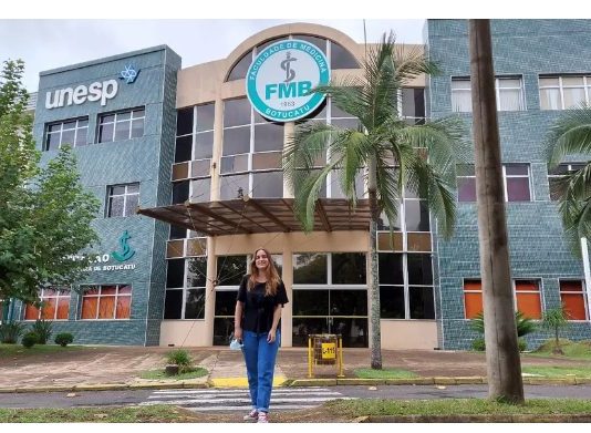 Jovem de 19 anos passa na Unesp de Botucatu, e mais 2 faculdades de medicina, após estudar sozinha na pandemia