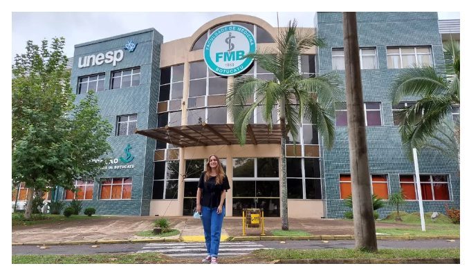 Jovem de 19 anos passa na Unesp de Botucatu, e mais 2 faculdades de medicina, após estudar sozinha na pandemia