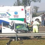 Carro bate de frente com caminhão na Rodovia Marechal Rondon e vítimas são levadas ao HC de Botucatu