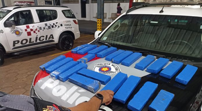 Botucatu: Polícia prende dupla com 22 tijolos de maconha em caixa de entrega