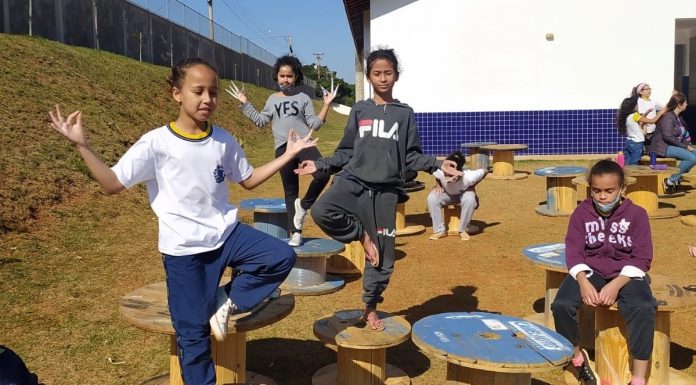 Botucatu: Alunos da Escola de Tempo Integral do Monte Mor têm aulas de yoga
