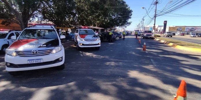 Botucatu: Operação da Polícia Militar apreende motos, carros e utilitários em situação irregular e autua motoristas