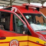 Botucatu: Carro com 4 pessoas capota na Castelinho. Vítima ficou presa nas ferragens