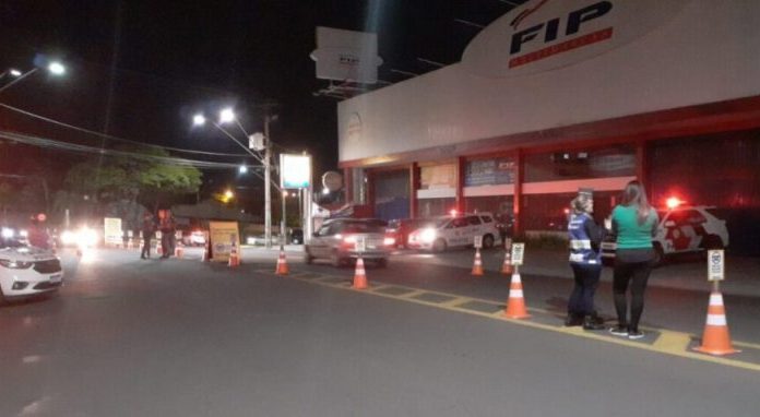 Botucatu: Jovem de 20 anos é preso por embriaguez ao volante, durante blitz