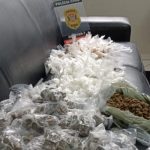 Botucatu: Casal é preso com cerca de R$ 120 mil em drogas, em Vitoriana