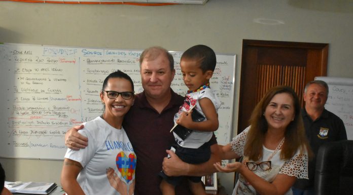 Botucatu entrega primeiras Carteiras de Identificação da Pessoa com Transtorno do Espectro Autista