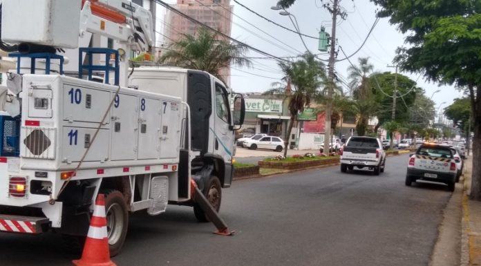 Botucatu: Vagas de estacionamento na Avenida Dom Lúcio estarão proibidas nesta terça-feira para manutenção da CPFL