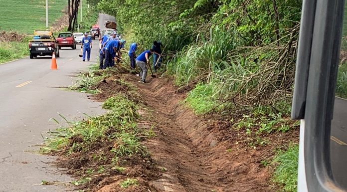 Botucatu: Prefeitura realiza limpeza das margens da Rodovia Alcides Soares, acesso ao Rio Bonito e Mina