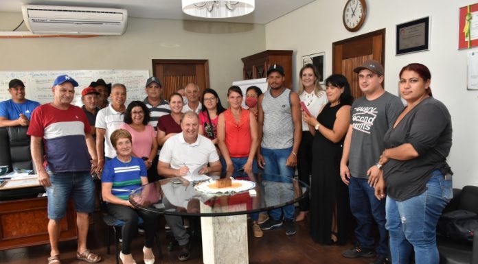Botucatu: Prefeito assina ordem de serviço para a retomada das obras da Escola de Vitoriana