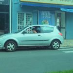 Botucatu: Foto de vereadora Rose Ielo estacionada de forma irregular, com parte de carro na faixa de pedestre, circula nas redes sociais