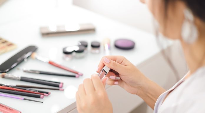 Autocuidado e ingredientes naturais sintéticos são tendências em cosméticos