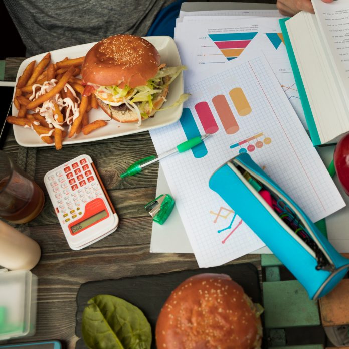 Expansão do fast-food atrai iniciativas para o segmento de alimentação Expansão do fast-food atrai iniciativas para o segmento de alimentação