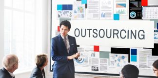 Outsourcing 2 opção para o desenvolvimento de softwares Outsourcing 2 opção para o desenvolvimento de softwares